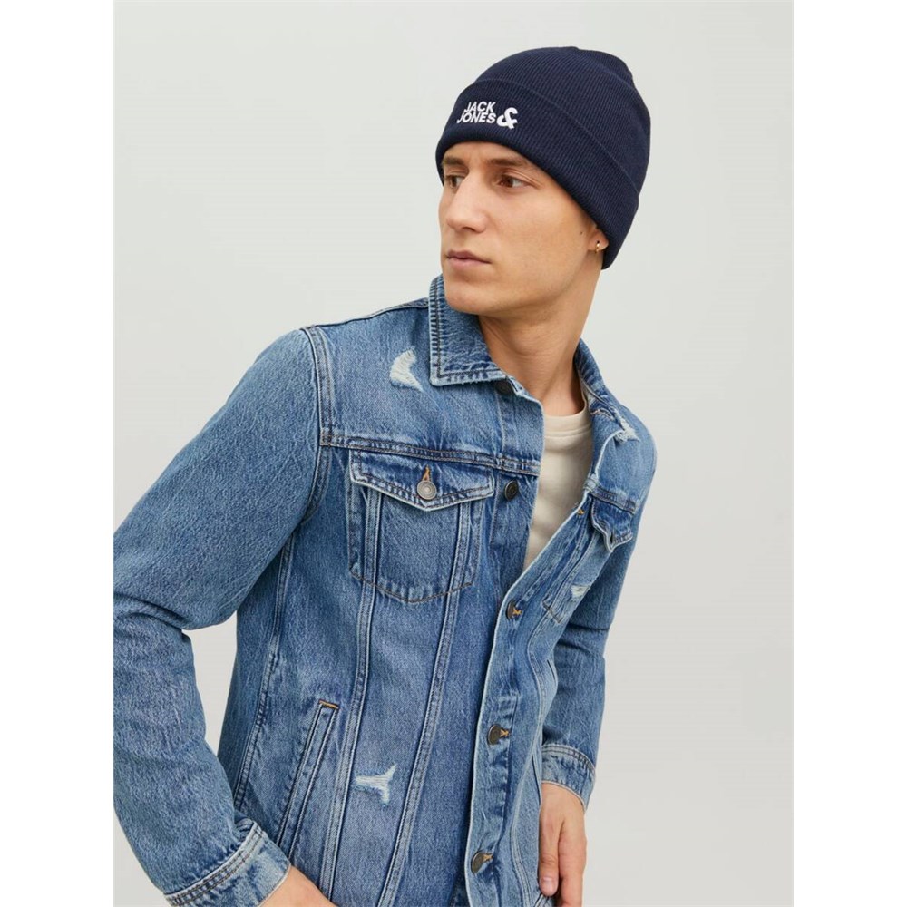 https://img.takemore.fr/images/products/77/39/72/jack___jones-12092815navyblazerembroidery-jaclong_beanie_noos-4.jpg